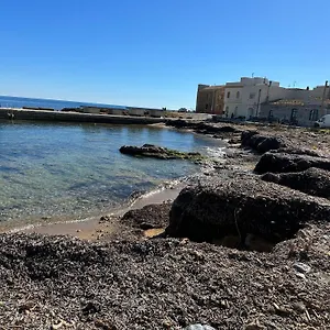 Nel Vicolo Della Chiesa Del Carmine Noto